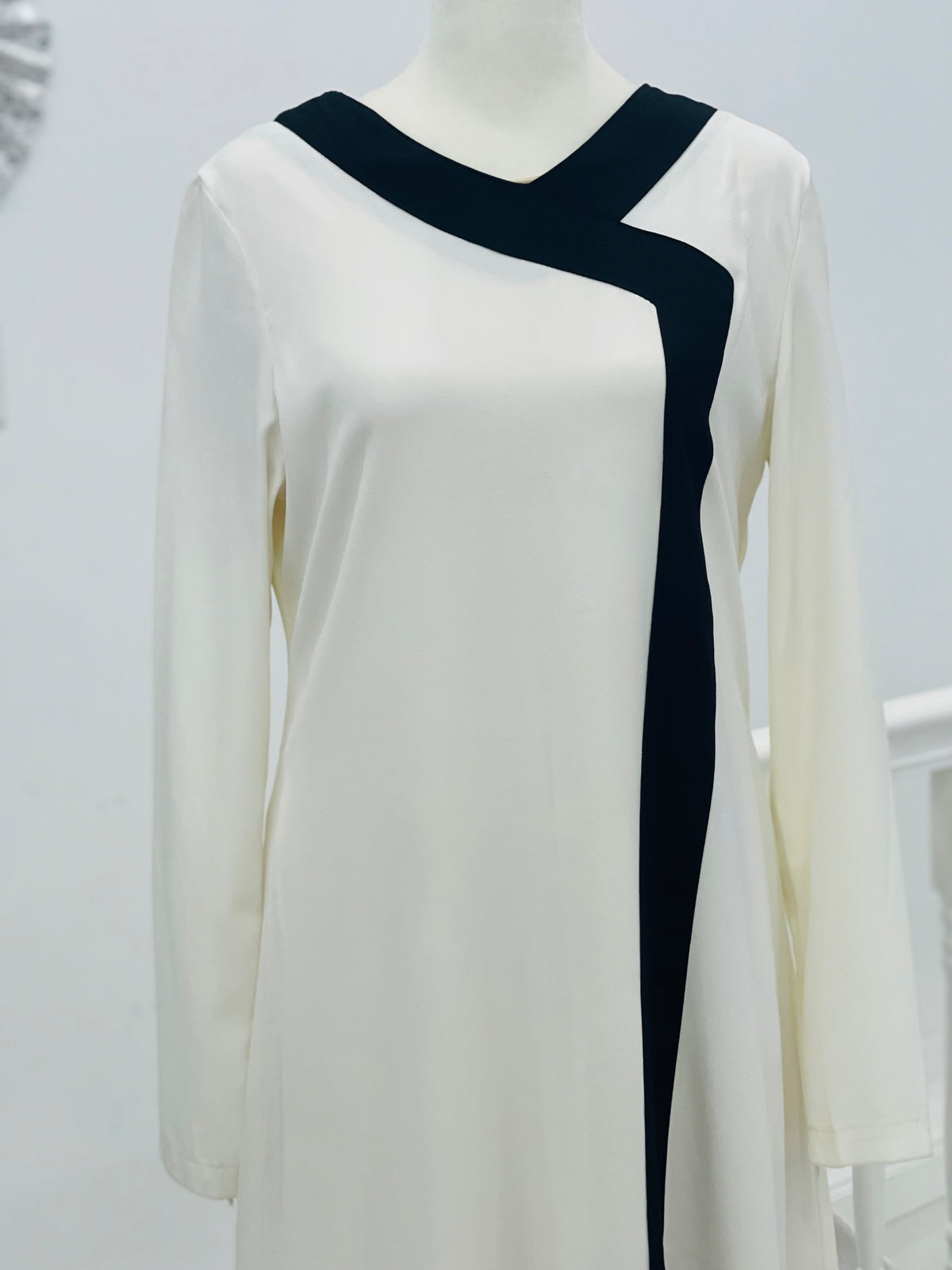 W & B Abaya Lace White, Black
